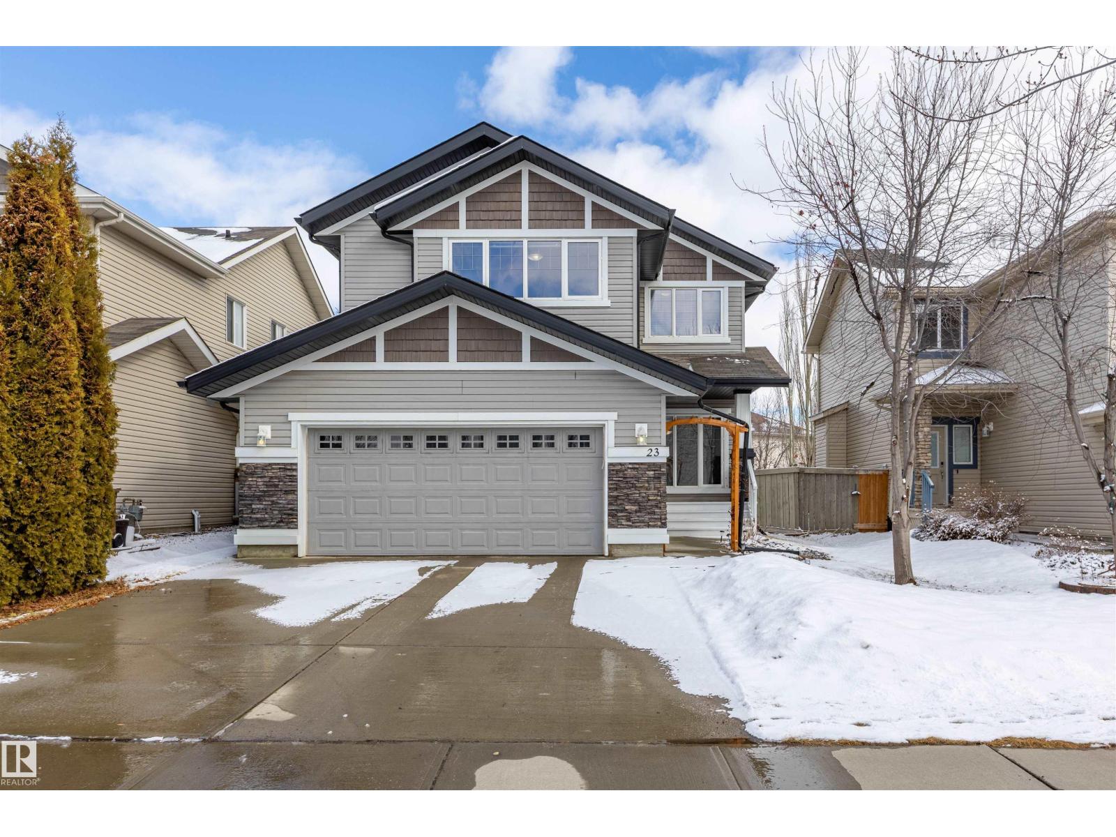 23 Everitt DR