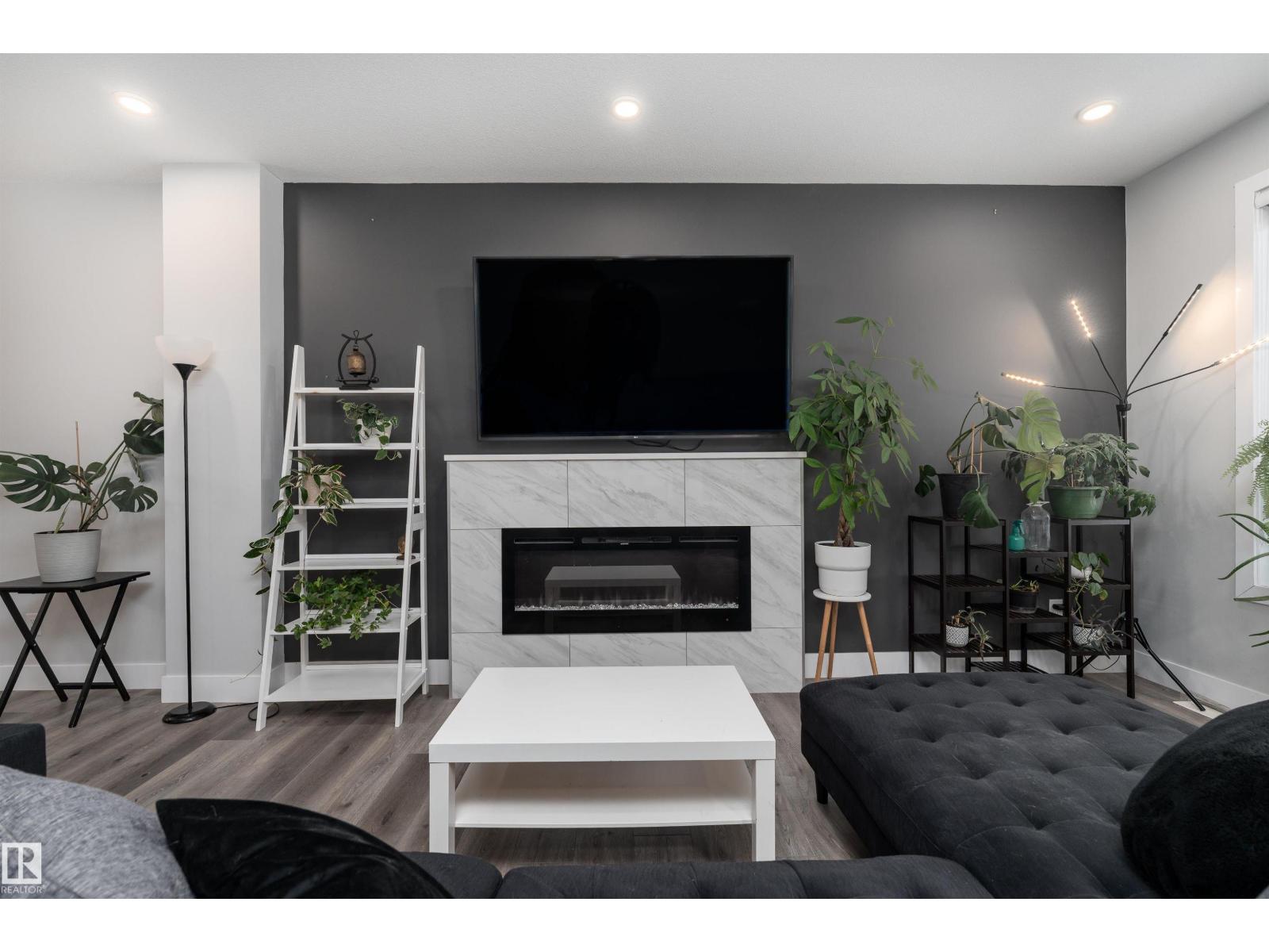 9338 PEAR LI SW - 3