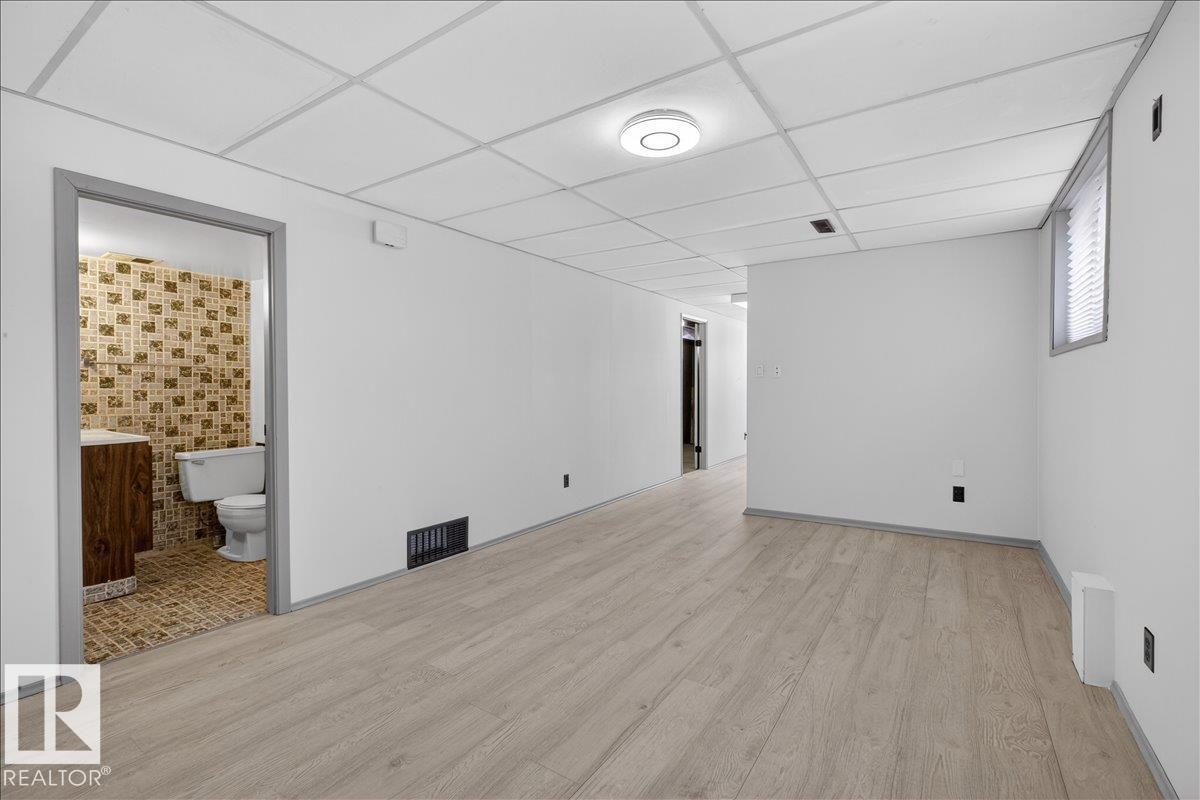 11836 42 ST NW, Edmonton