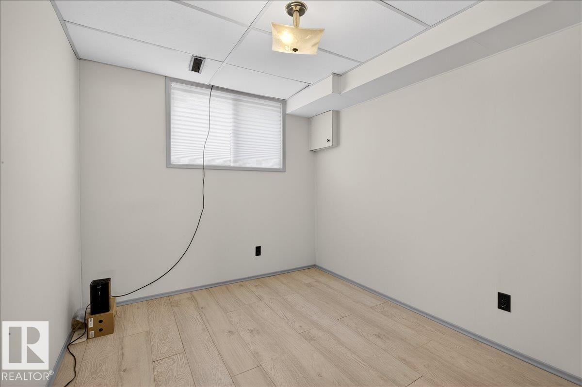 11836 42 ST NW, Edmonton