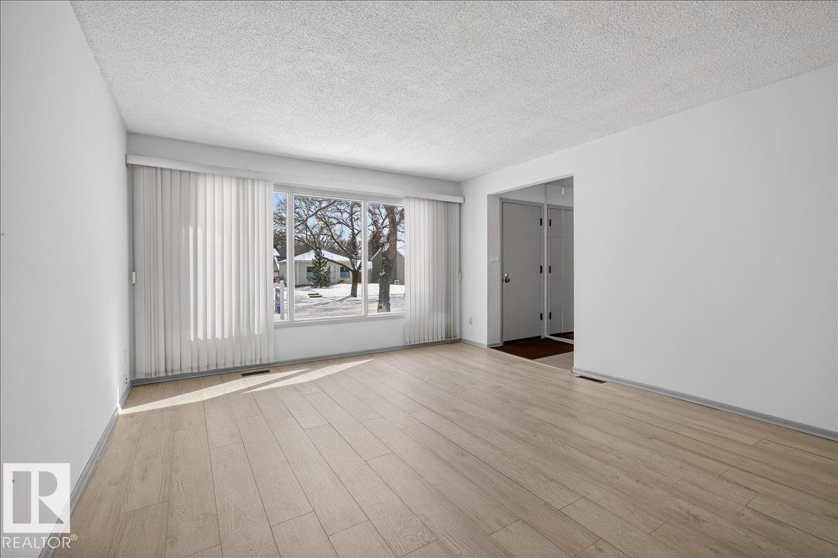 11836 42 ST NW, Edmonton