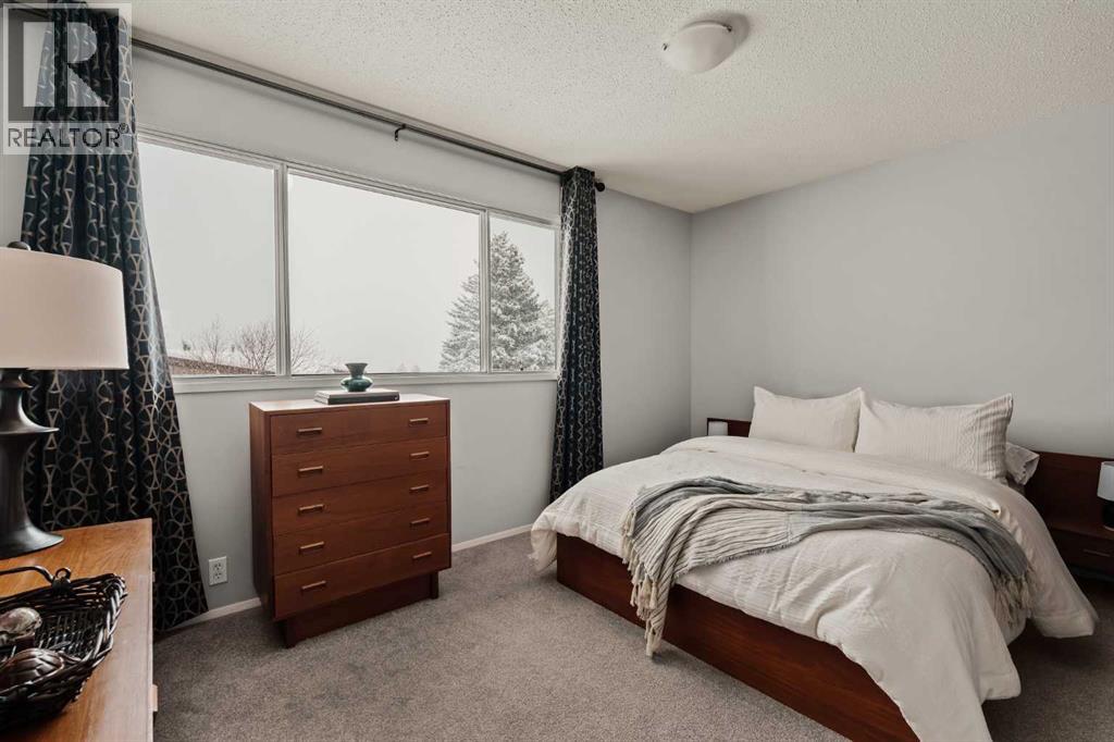 Single Family House for Sale in    Avenue NW Huntington Hills Calgary 