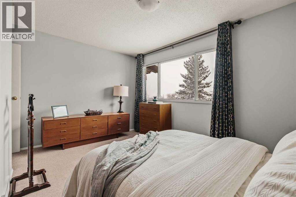 Single Family House for Sale in    Avenue NW Huntington Hills Calgary 