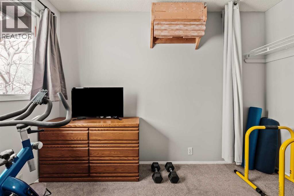 Single Family House for Sale in    Avenue NW Huntington Hills Calgary 