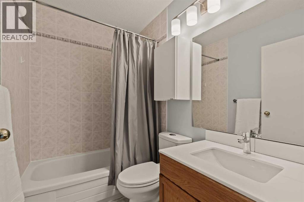 Single Family House for Sale in    Avenue NW Huntington Hills Calgary 