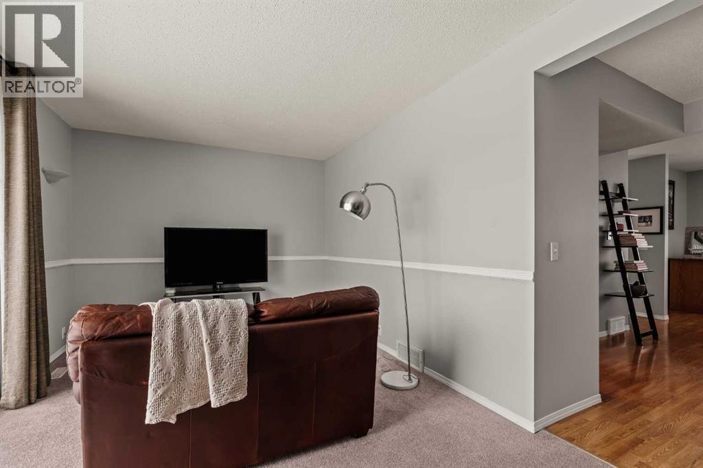 Single Family House for Sale in    Avenue NW Huntington Hills Calgary 