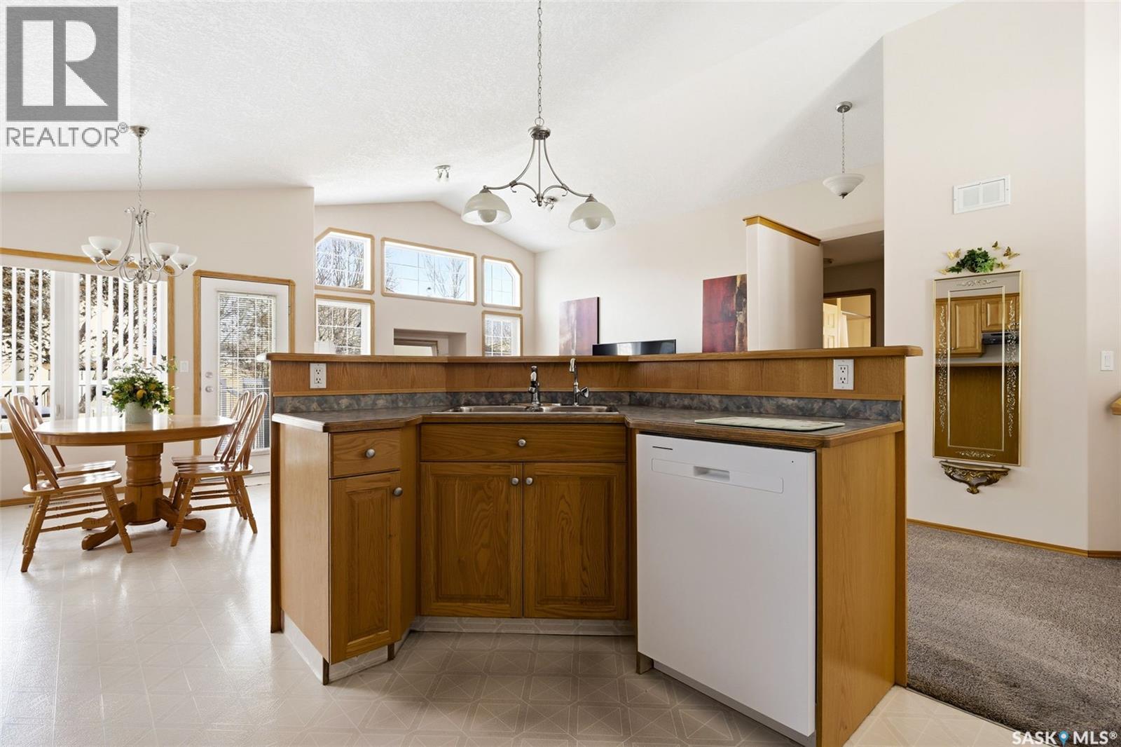 3083 ST JAMES CRESCENT - 16