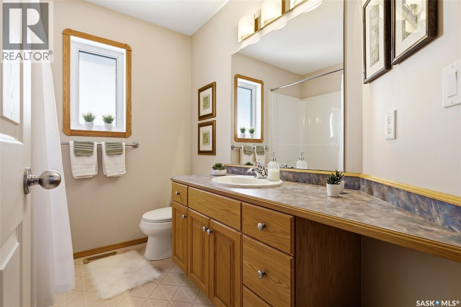 3083 ST JAMES CRESCENT - 23