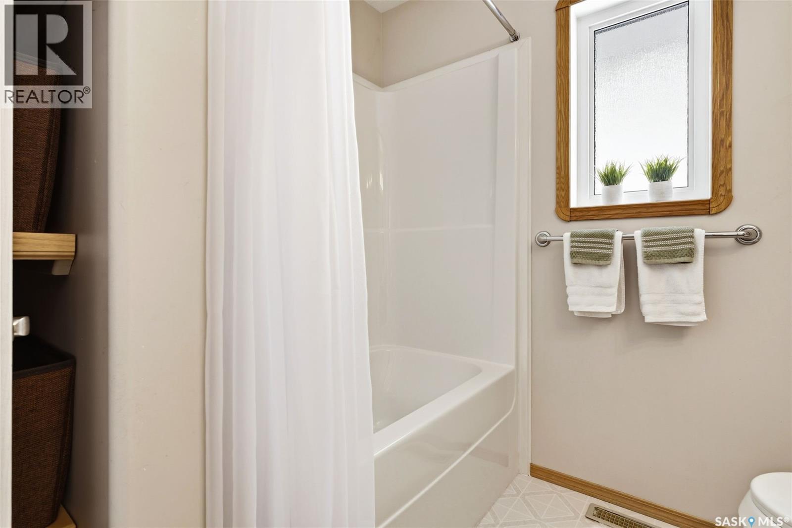 3083 ST JAMES CRESCENT - 24