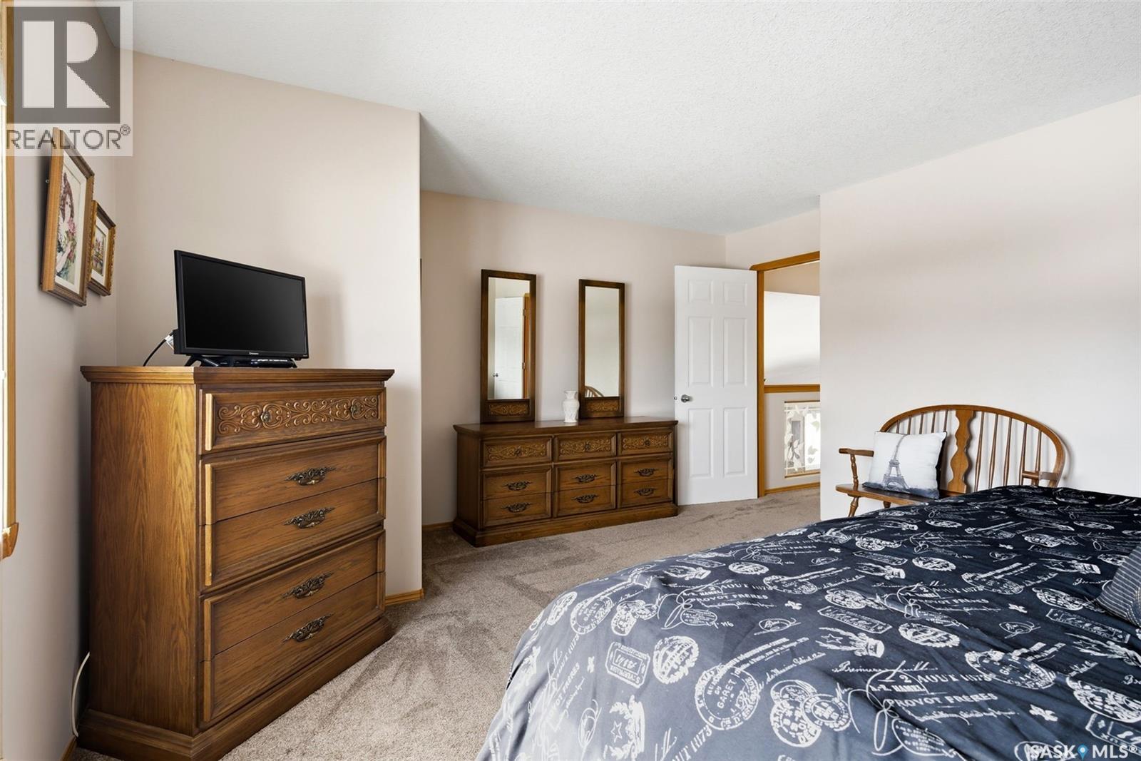 3083 ST JAMES CRESCENT - 30