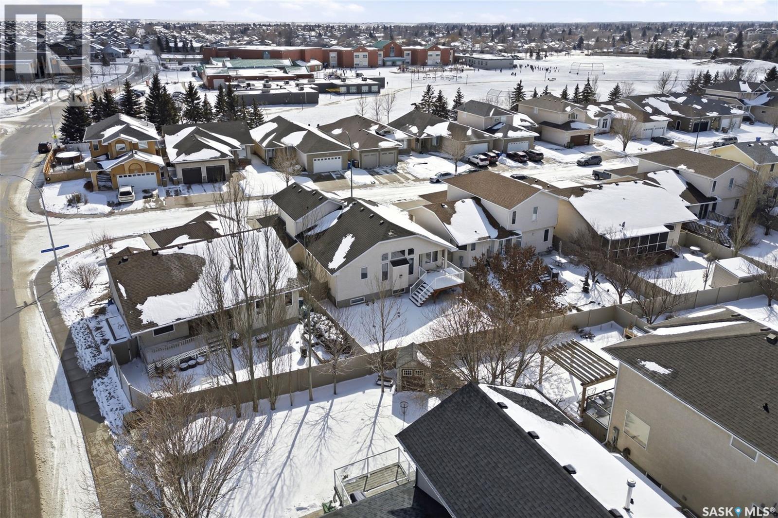 3083 ST JAMES CRESCENT - 51