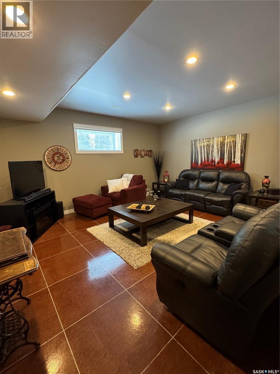 4.96 ACRES MOVE IN READY PROPERTY - 31