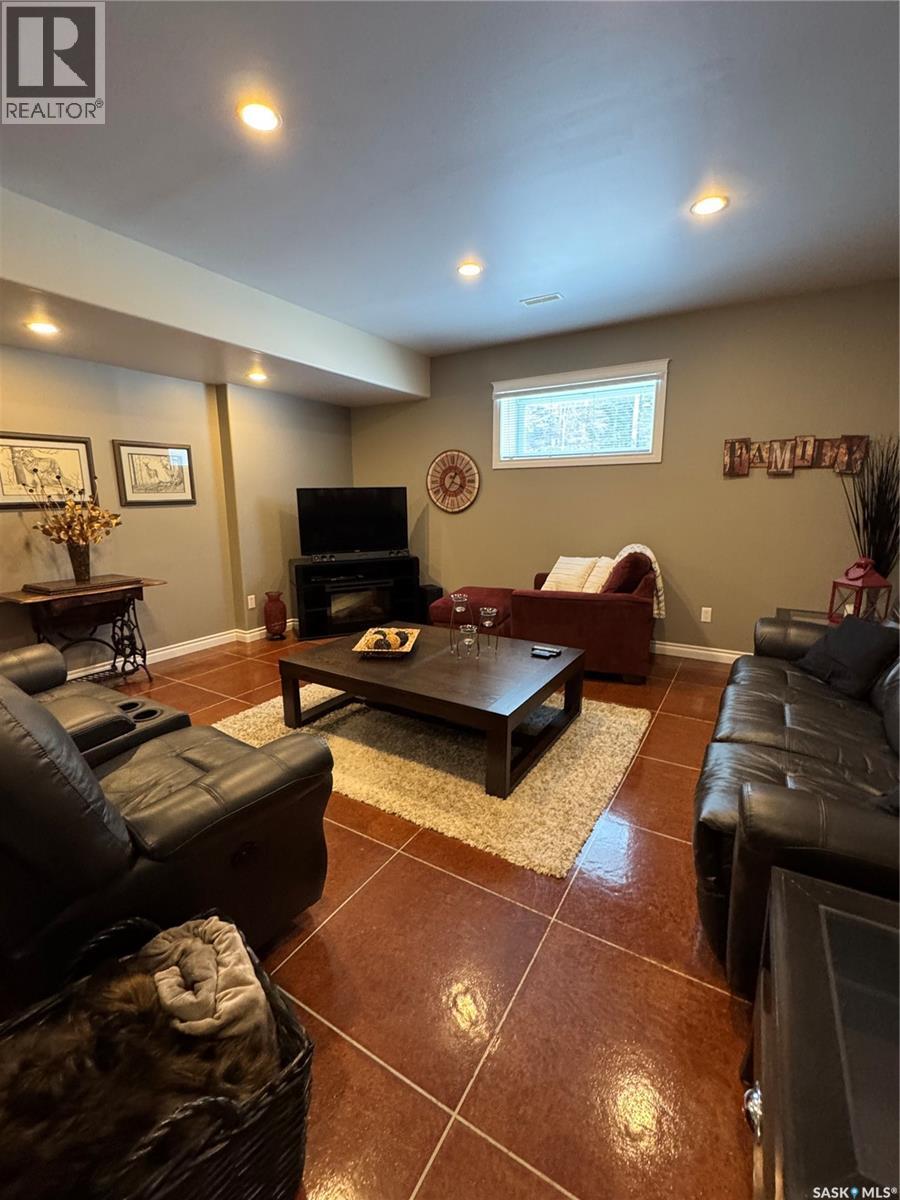 4.96 ACRES MOVE IN READY PROPERTY - 32