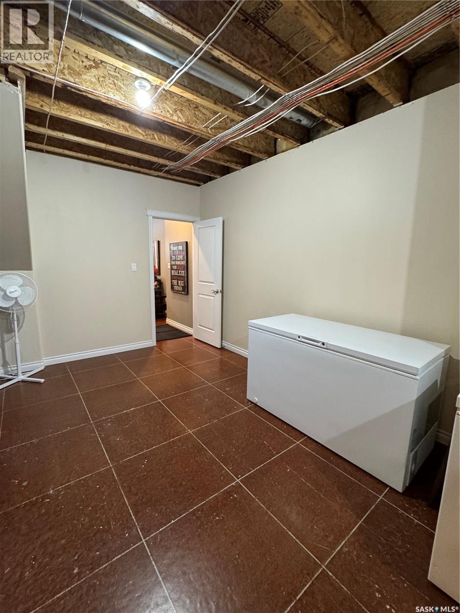 4.96 ACRES MOVE IN READY PROPERTY - 38