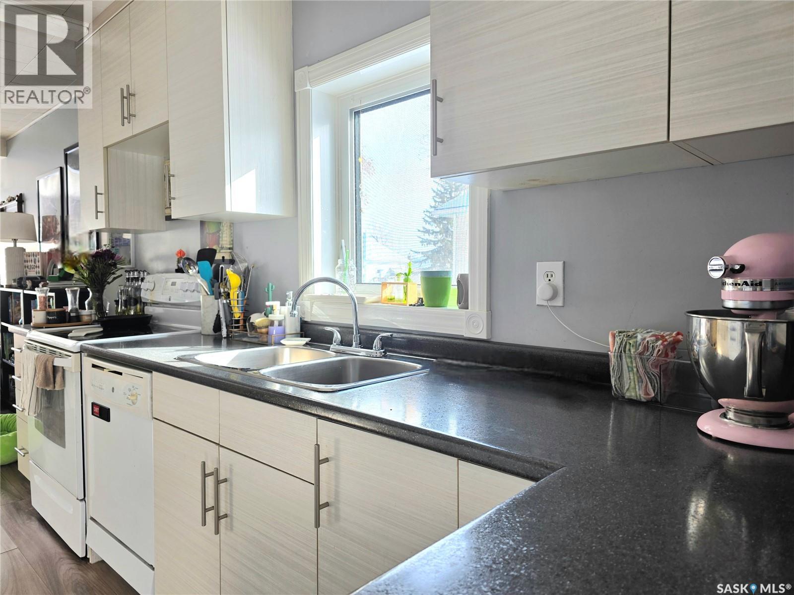 311 5TH AVENUE E - 10