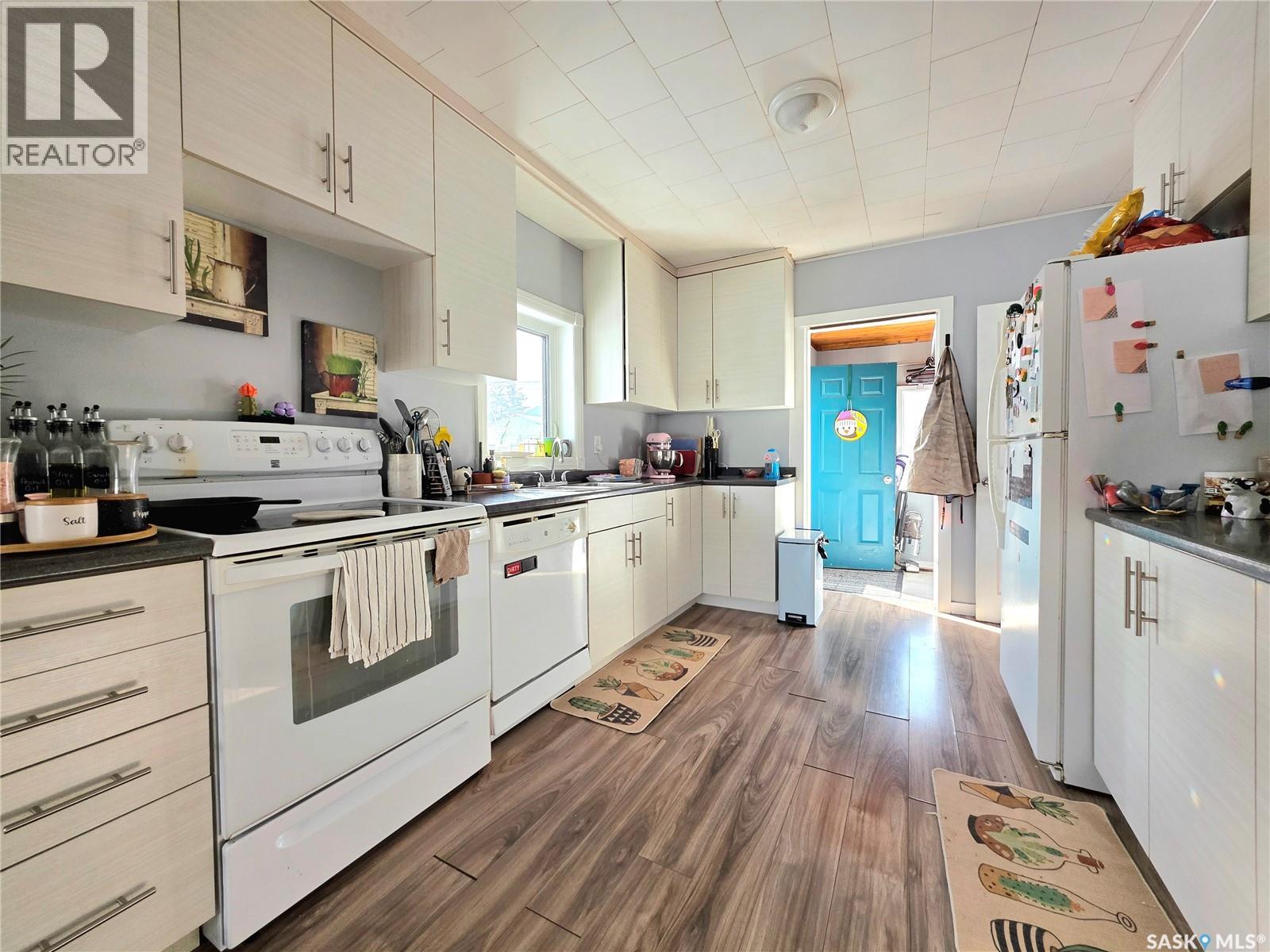 311 5TH AVENUE E - 11