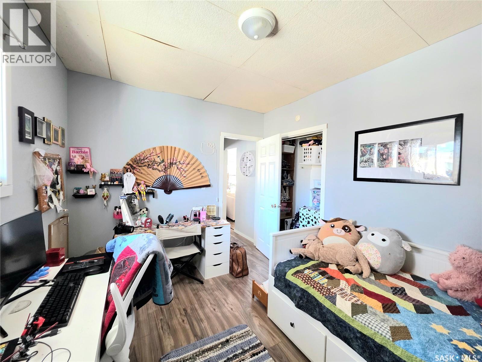 311 5TH AVENUE E - 20