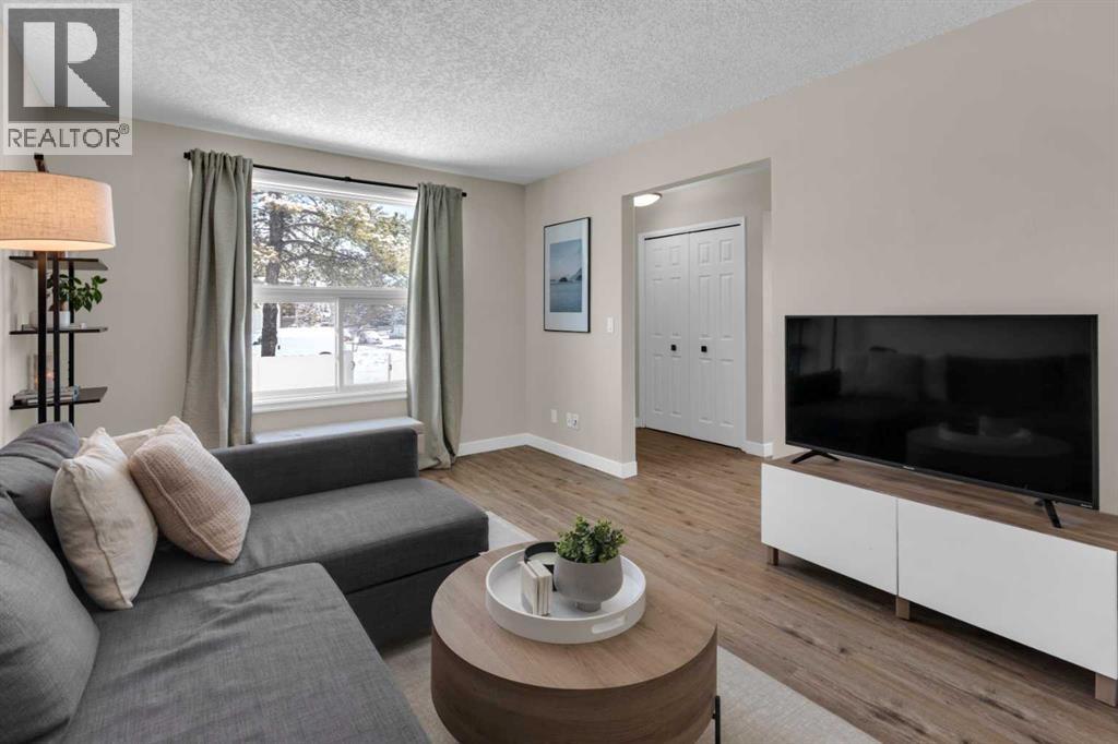 Single Family House for Sale in   Bracewood Drive SW Braeside Calgary 