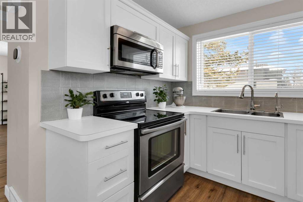 Single Family House for Sale in   Bracewood Drive SW Braeside Calgary 