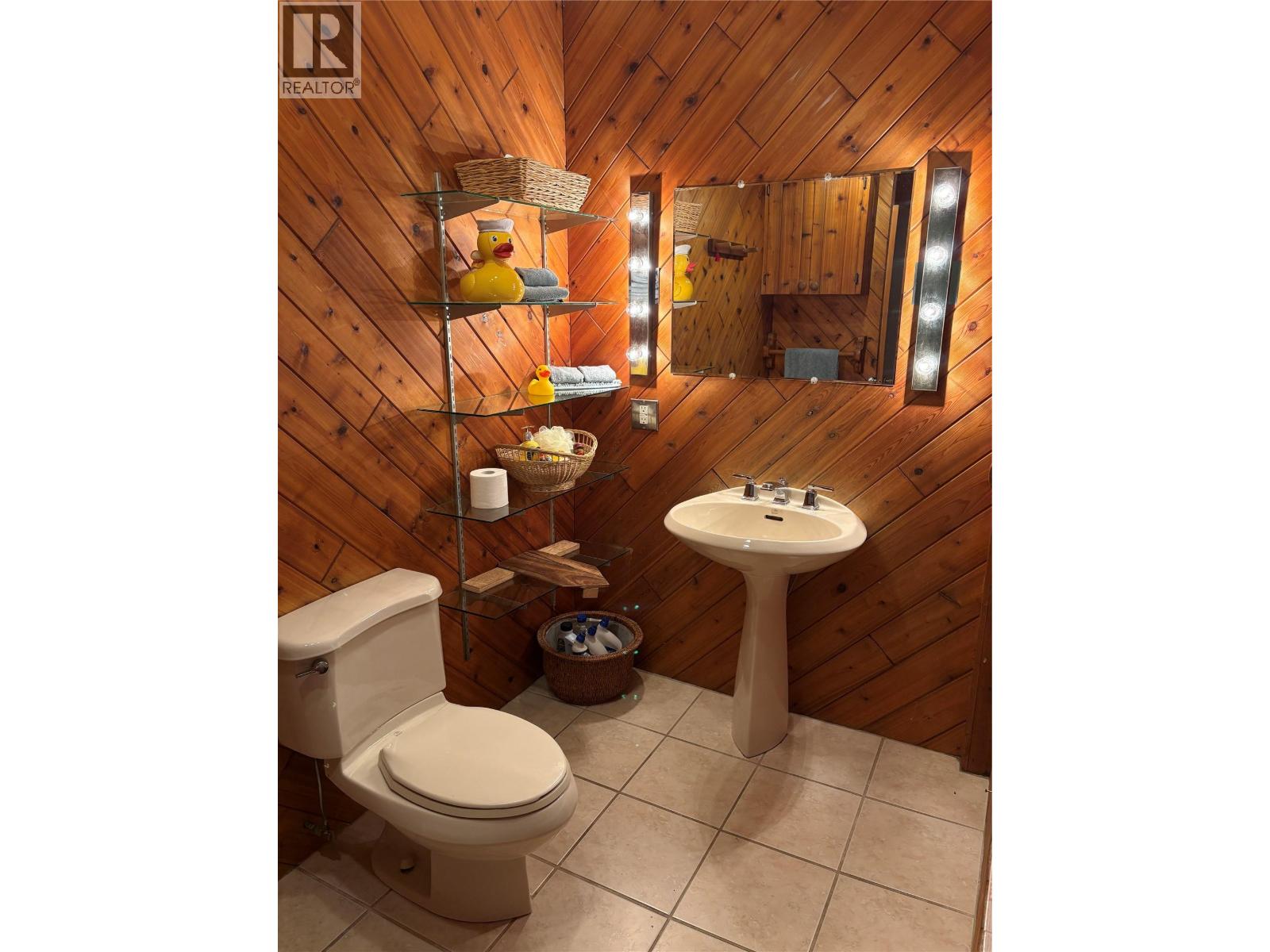 8764 Holding Road, Adams Lake