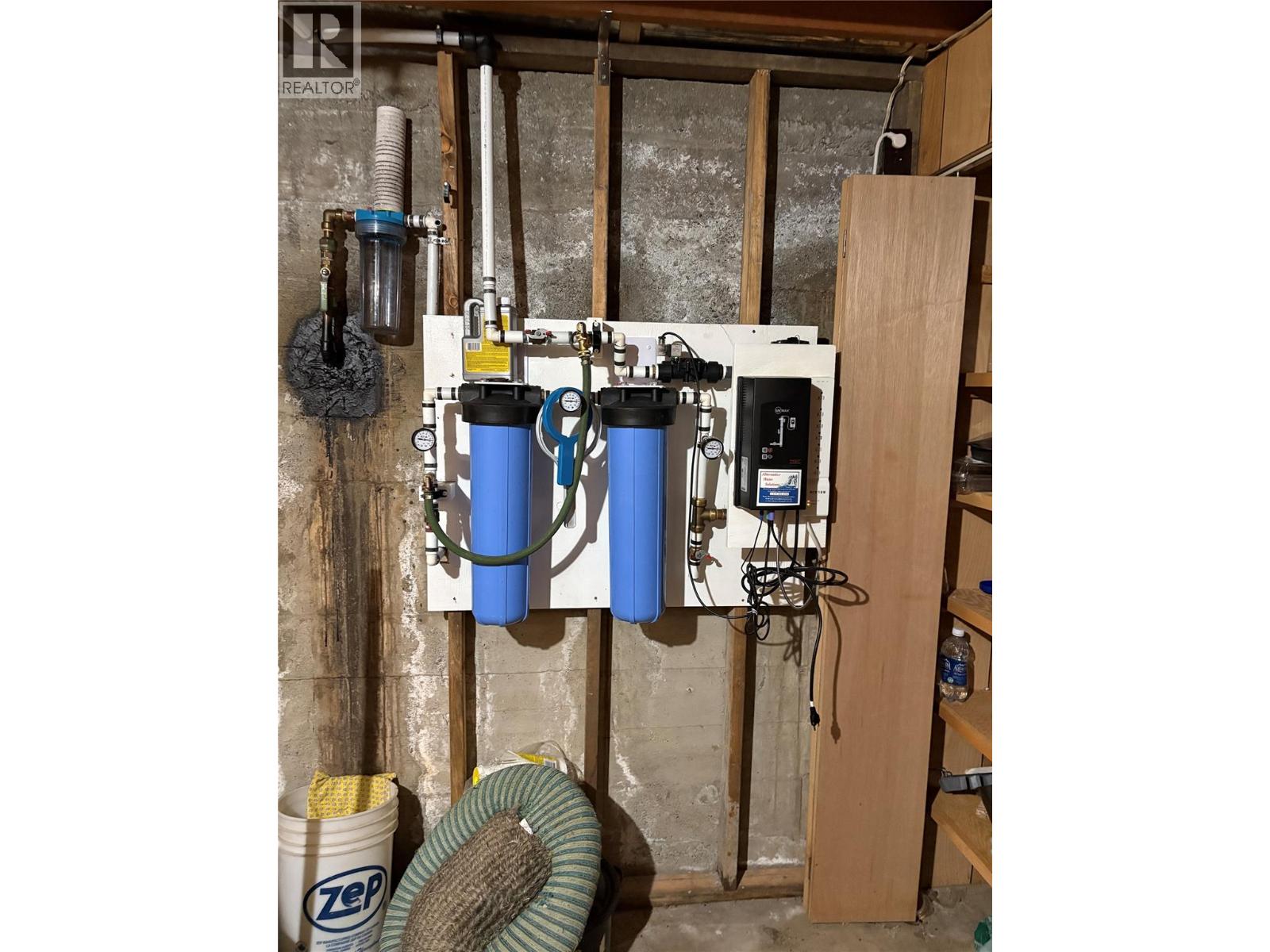 8764 Holding Road, Adams Lake