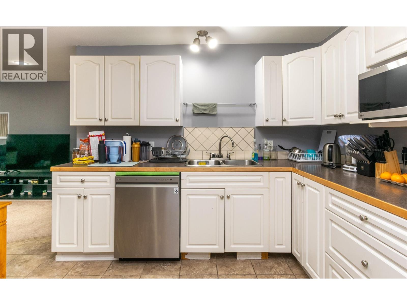 1350 13 AVENUE SE - 33