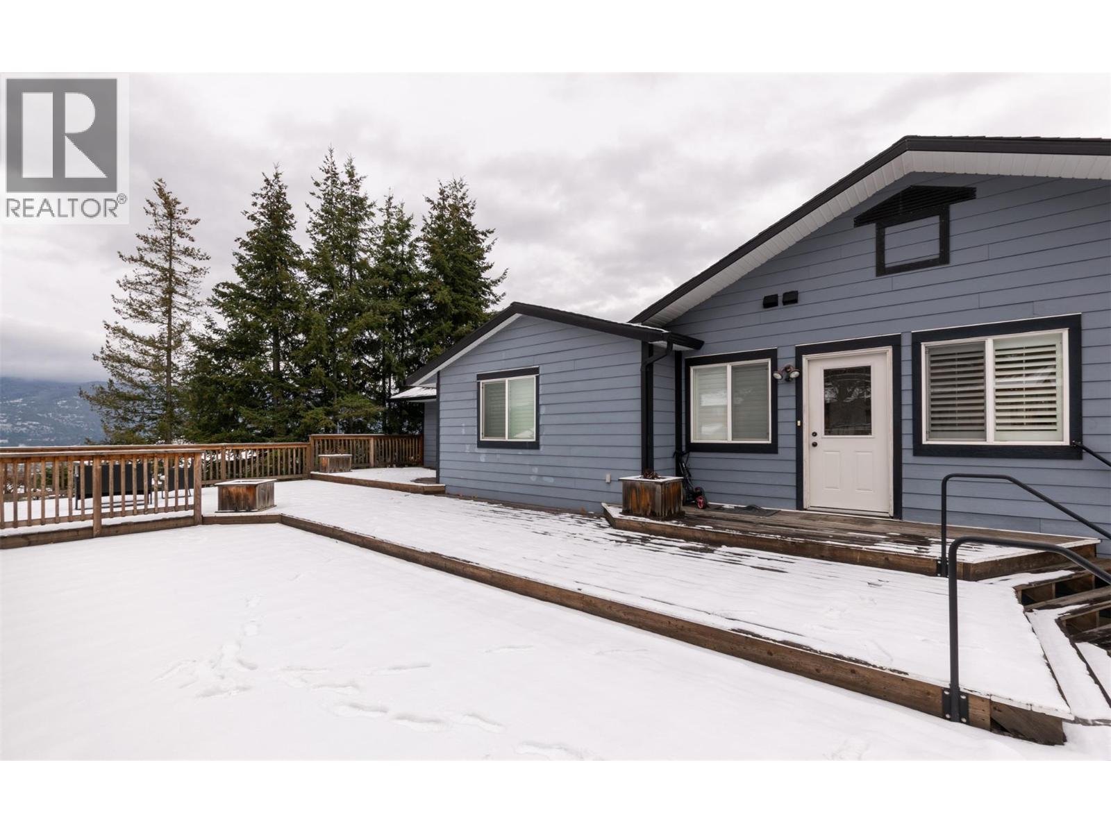 1350 13 AVENUE SE - 44