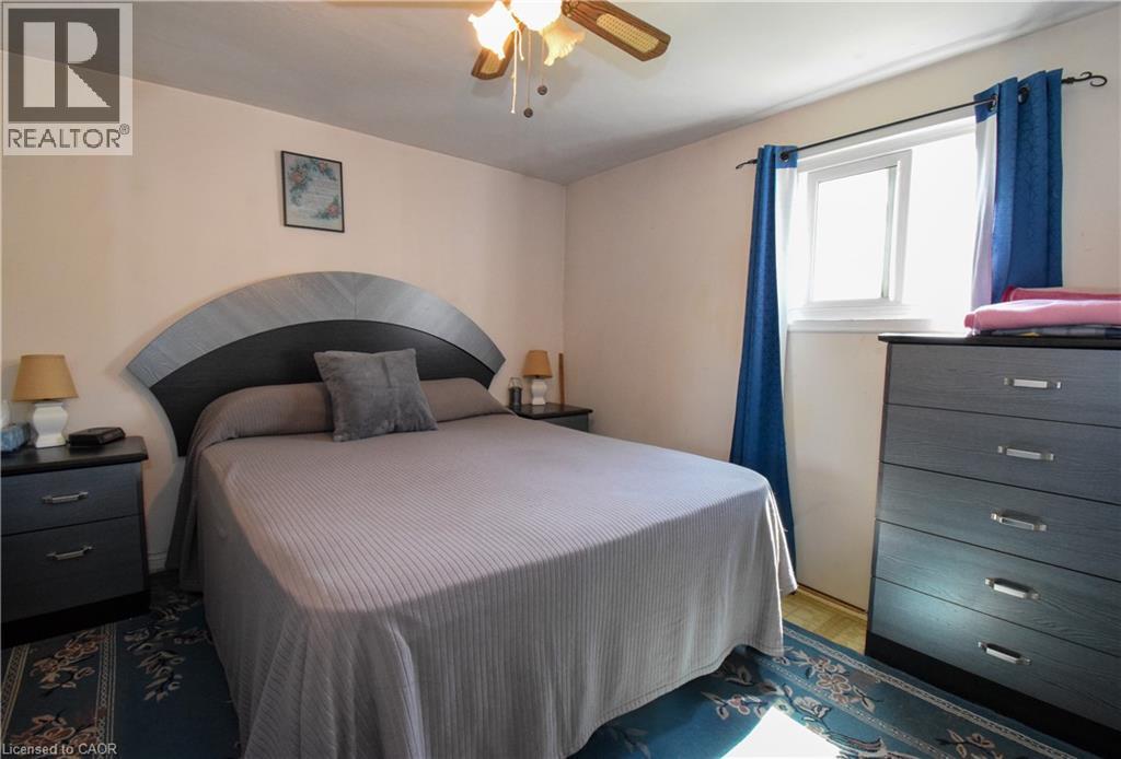 121 CROSS Street E - 12