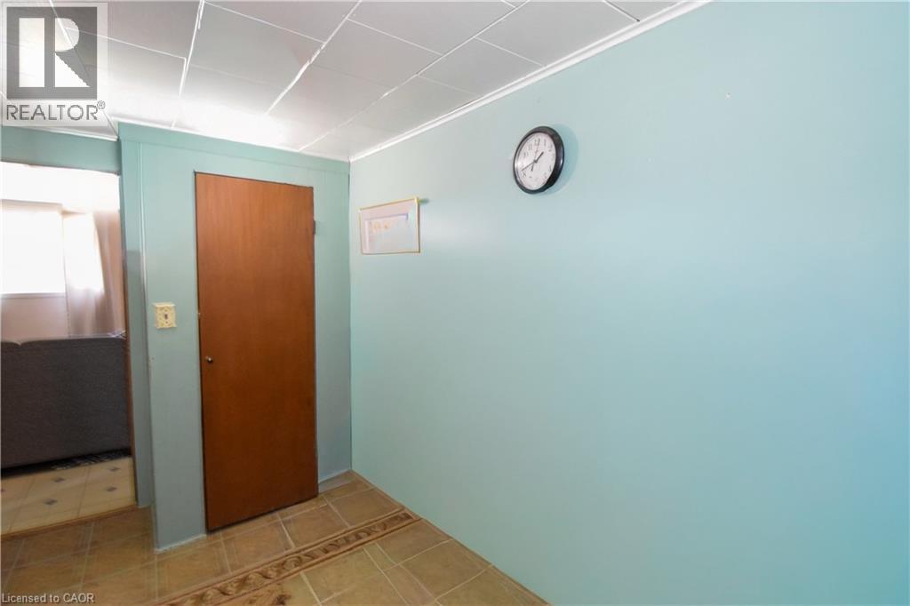 121 CROSS Street E - 14