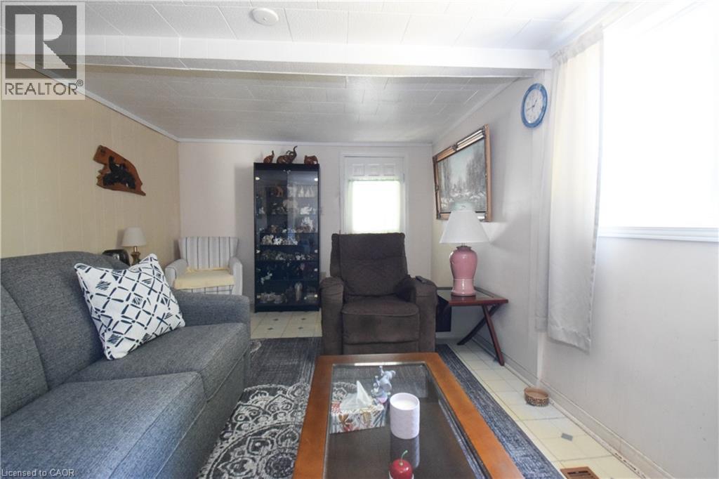 121 CROSS Street E - 26