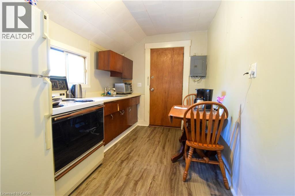 121 CROSS Street E - 28