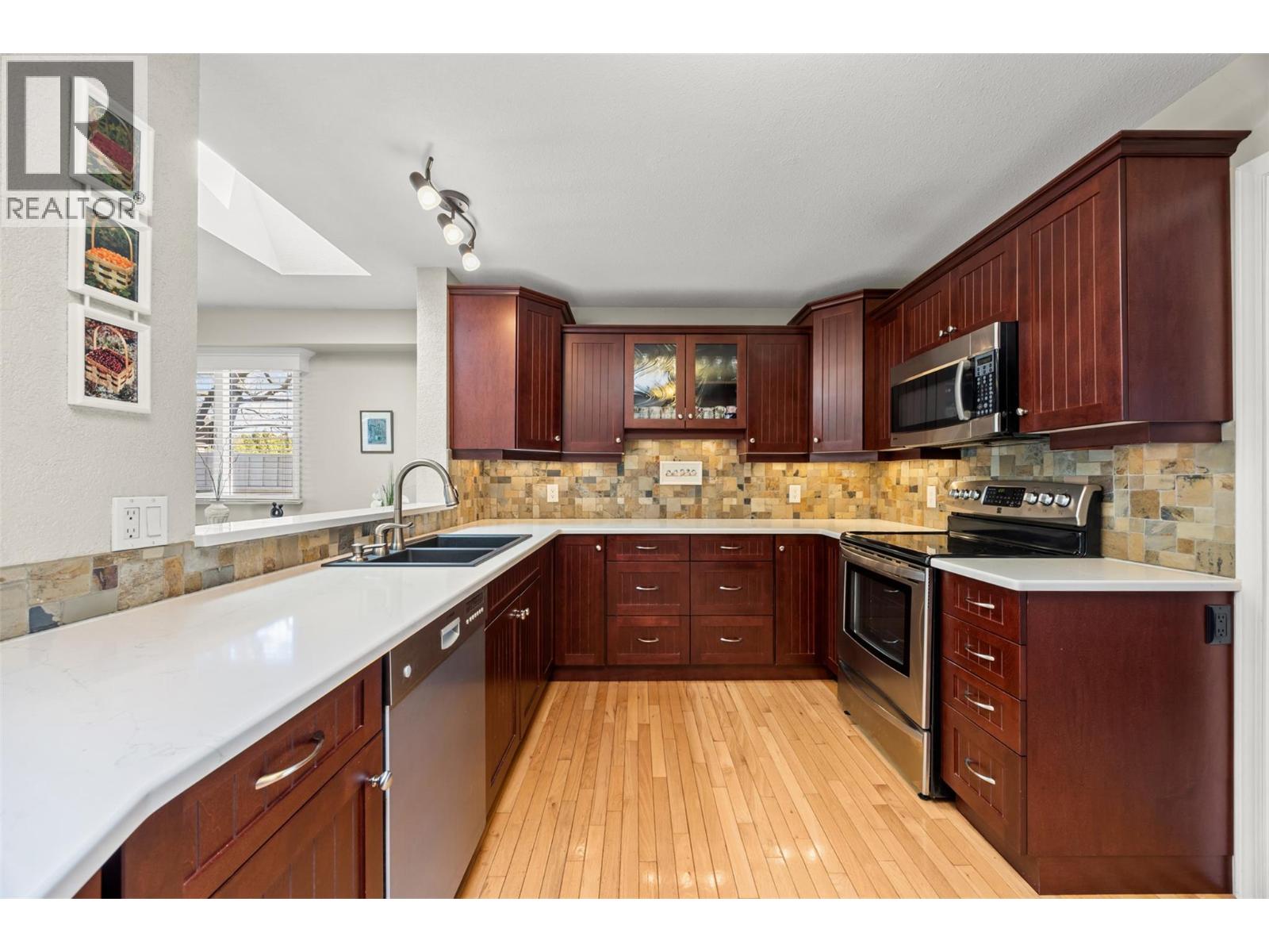 1384 NELSON Place, Kelowna