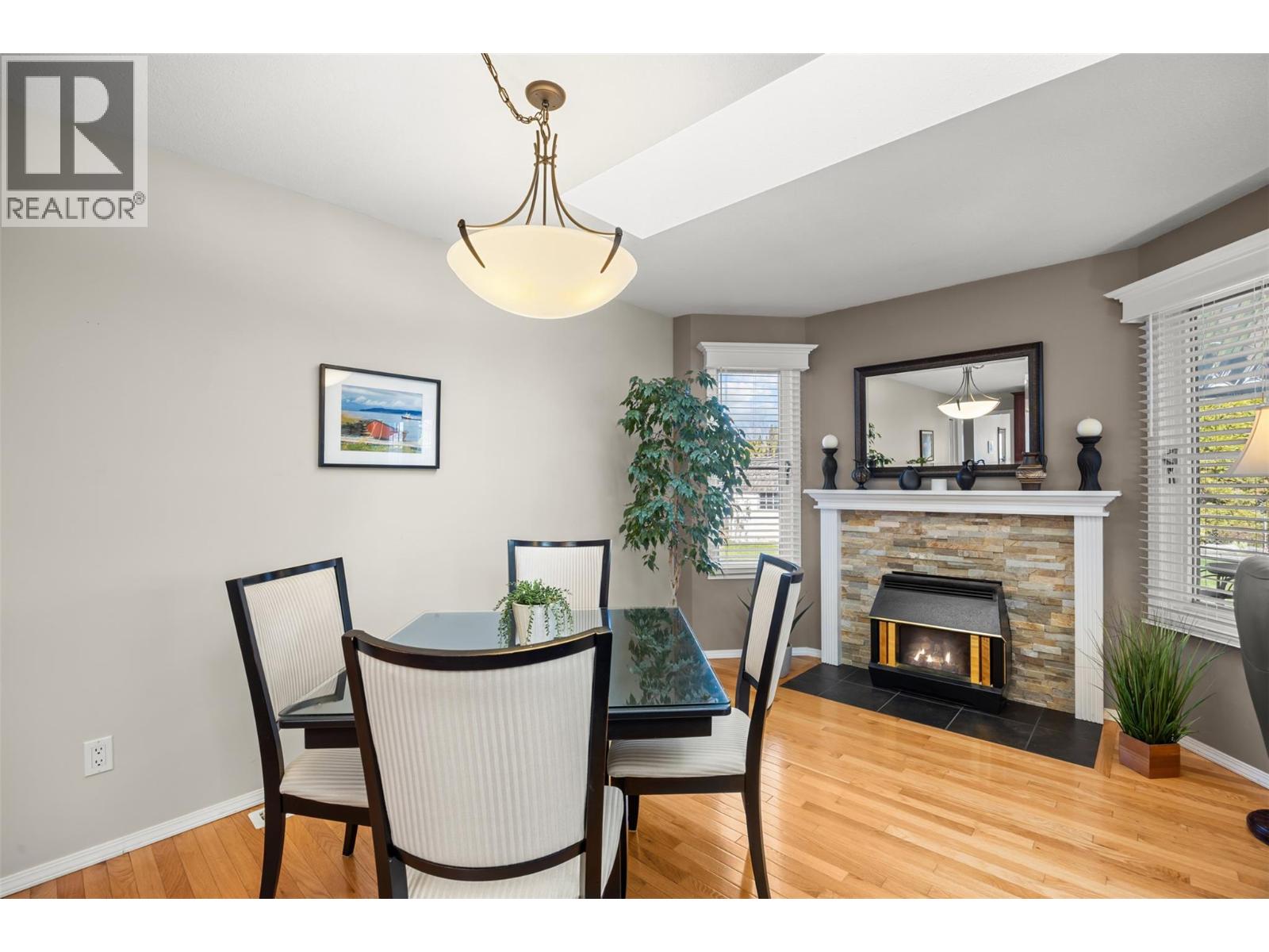 1384 NELSON Place, Kelowna