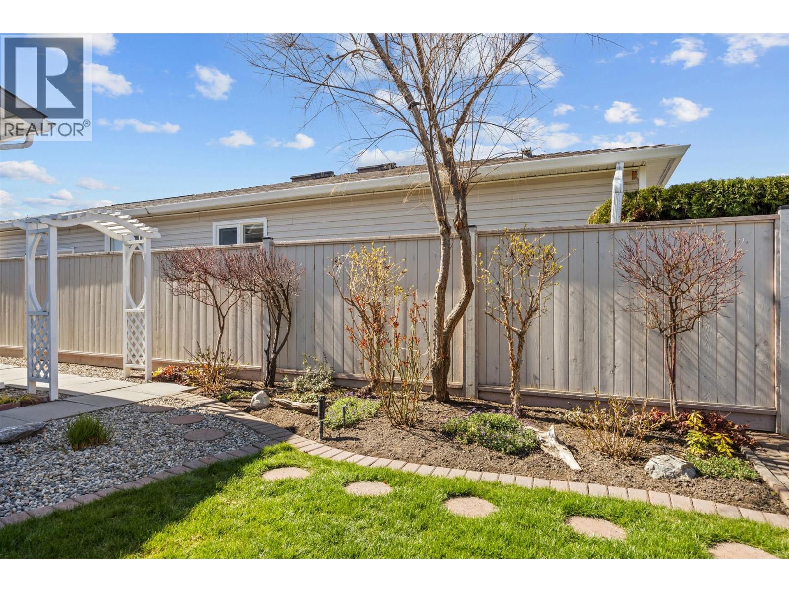 1384 NELSON Place, Kelowna