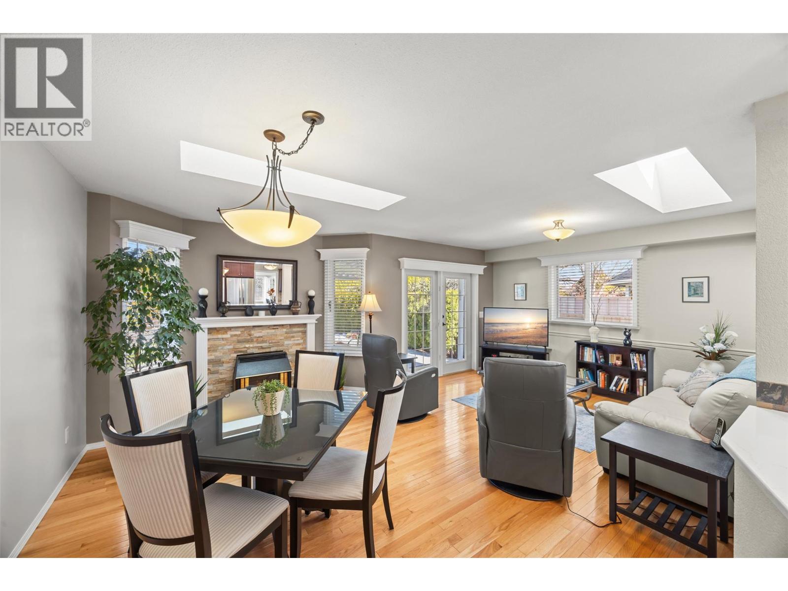 1384 NELSON Place, Kelowna