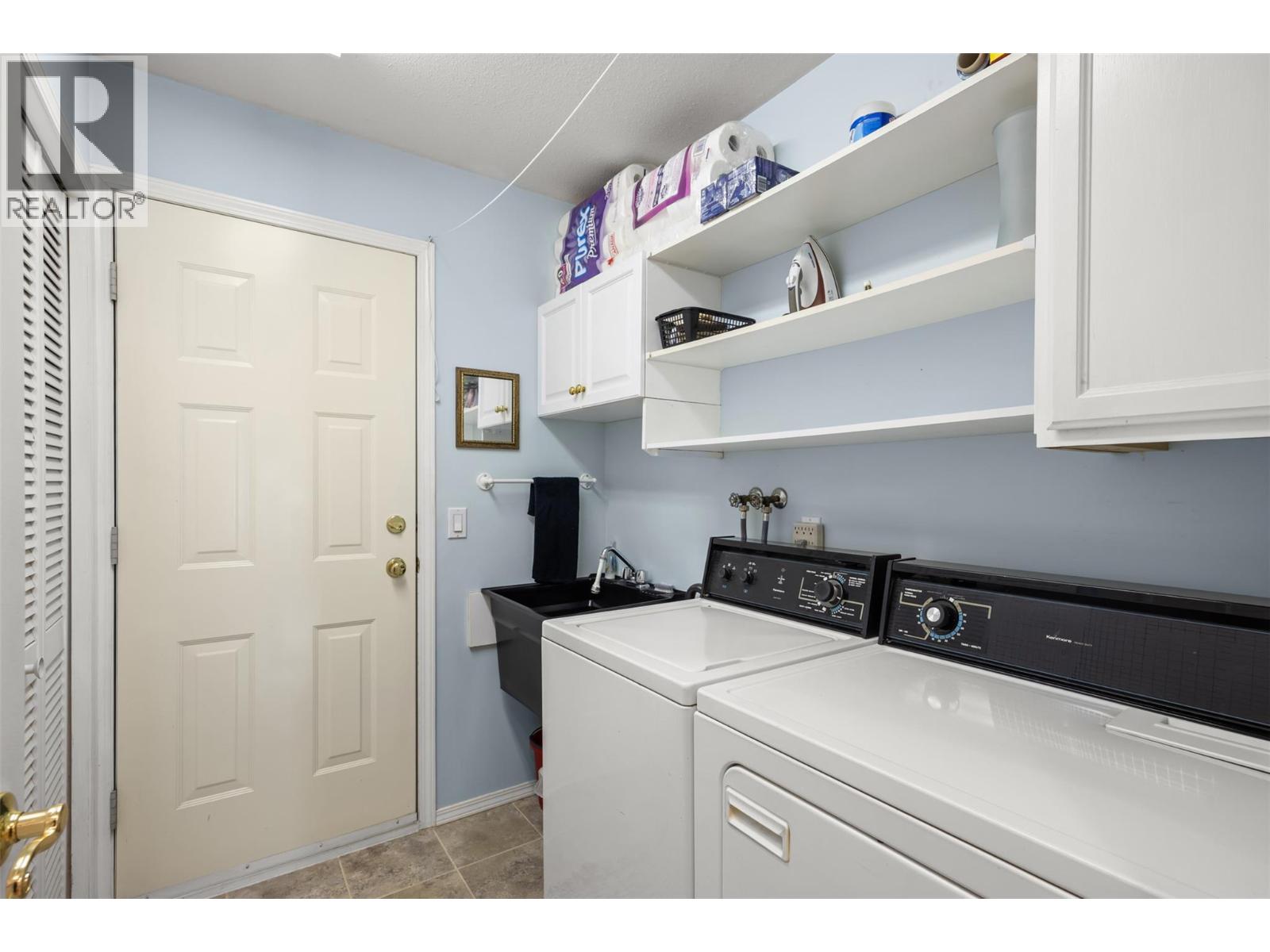 1384 NELSON Place, Kelowna