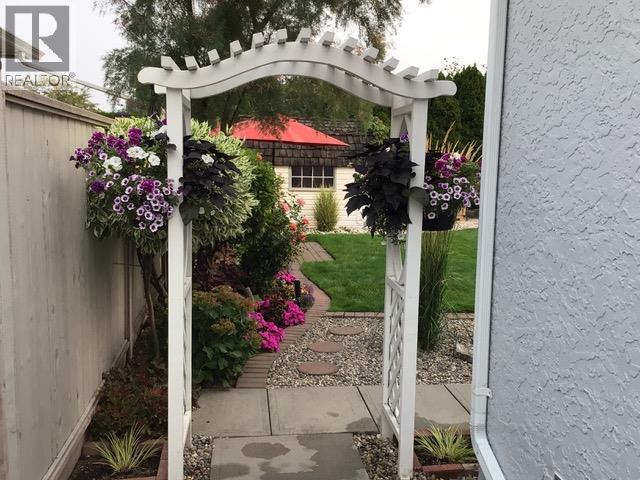 1384 NELSON Place, Kelowna