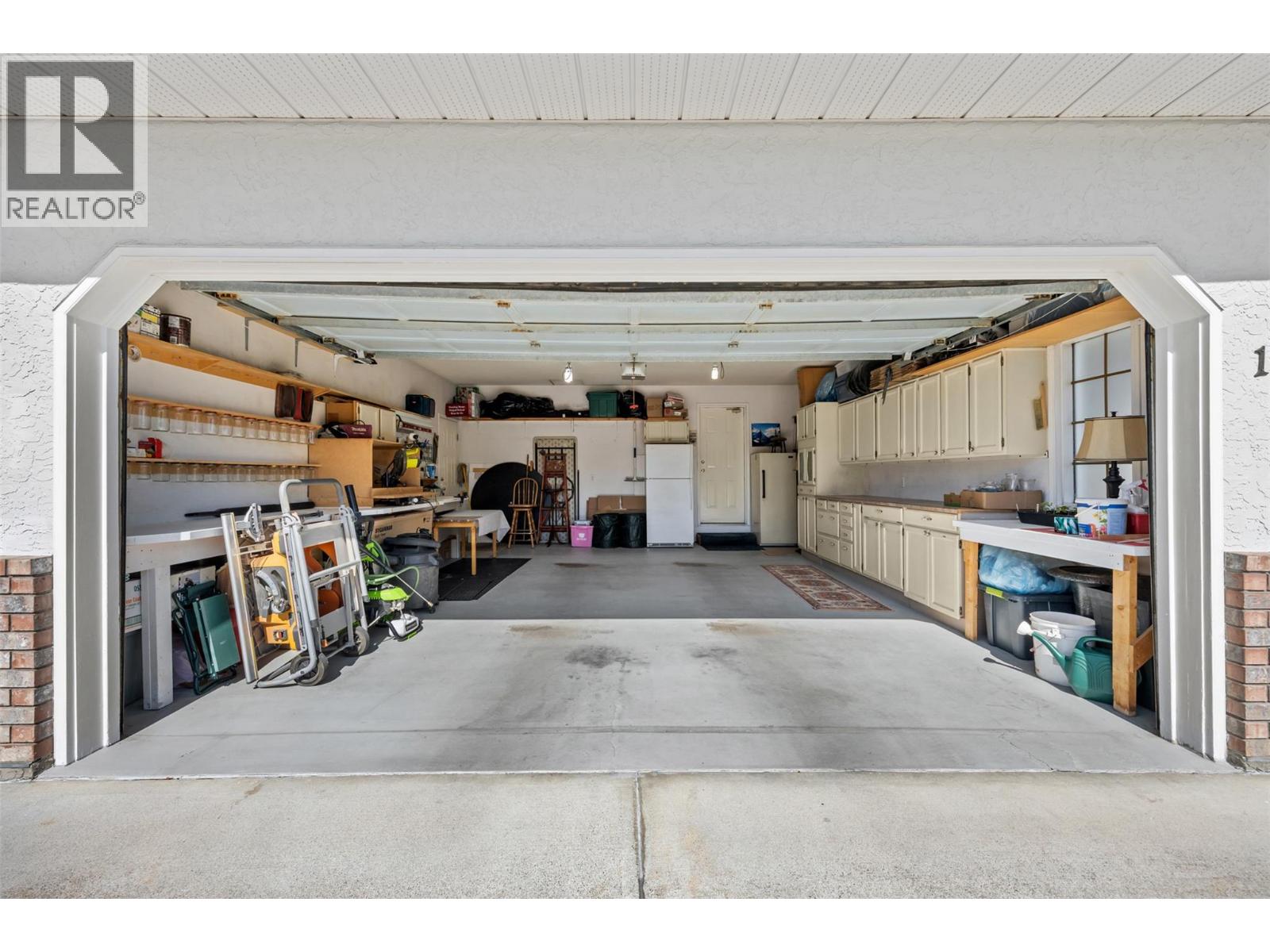 1384 NELSON Place, Kelowna