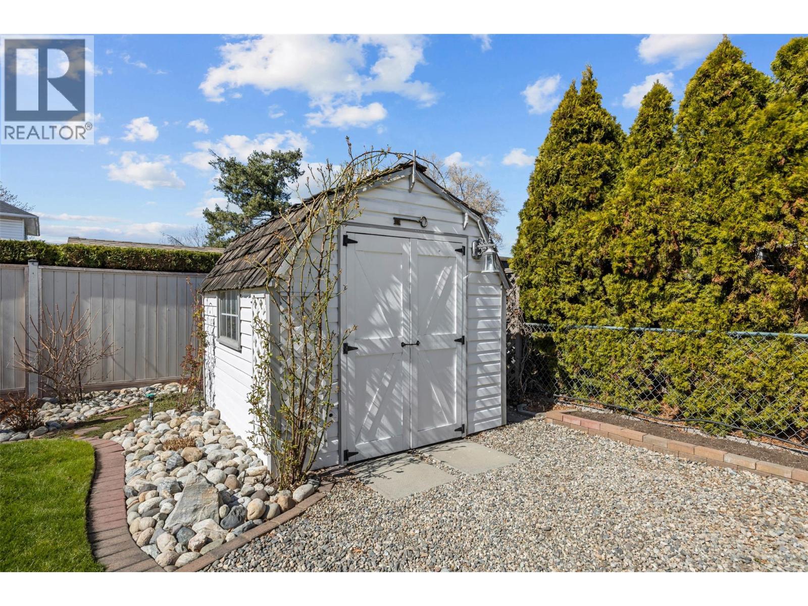 1384 NELSON Place, Kelowna