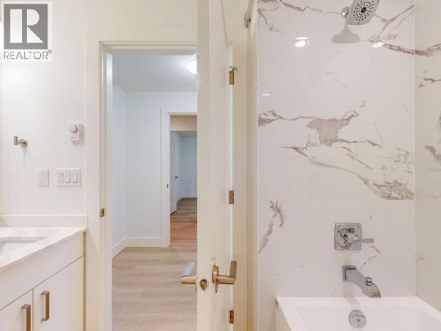 #B2 6900 BURNABY STREET - 31