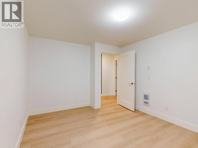 #B2 6900 BURNABY STREET - 35