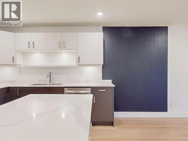 #B2 6900 BURNABY STREET - 11