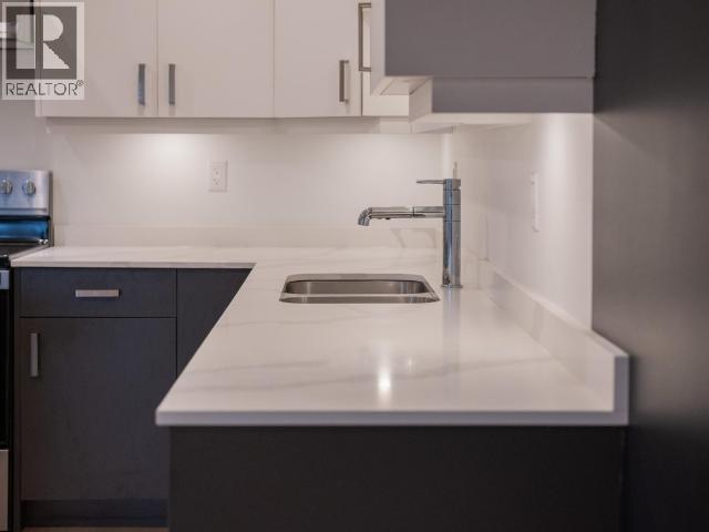 #B2 6900 BURNABY STREET - 14