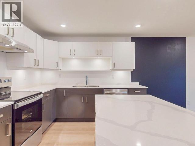 #B2 6900 BURNABY STREET - 10