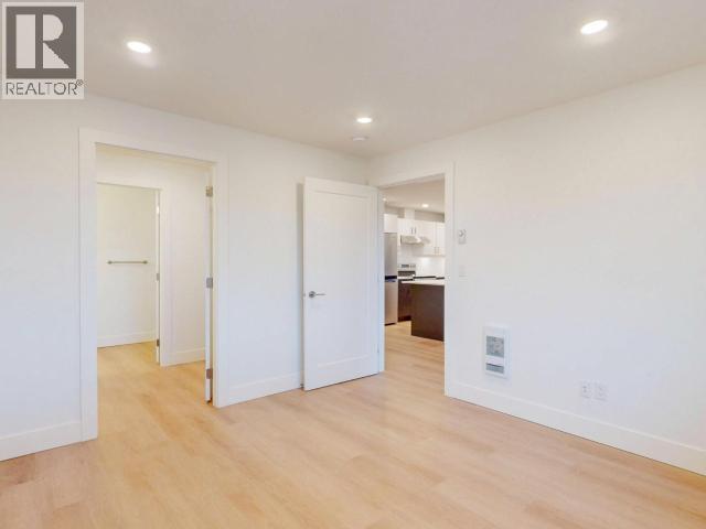 #B2 6900 BURNABY STREET - 23