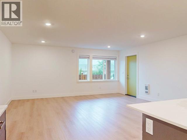 #B2 6900 BURNABY STREET - 21