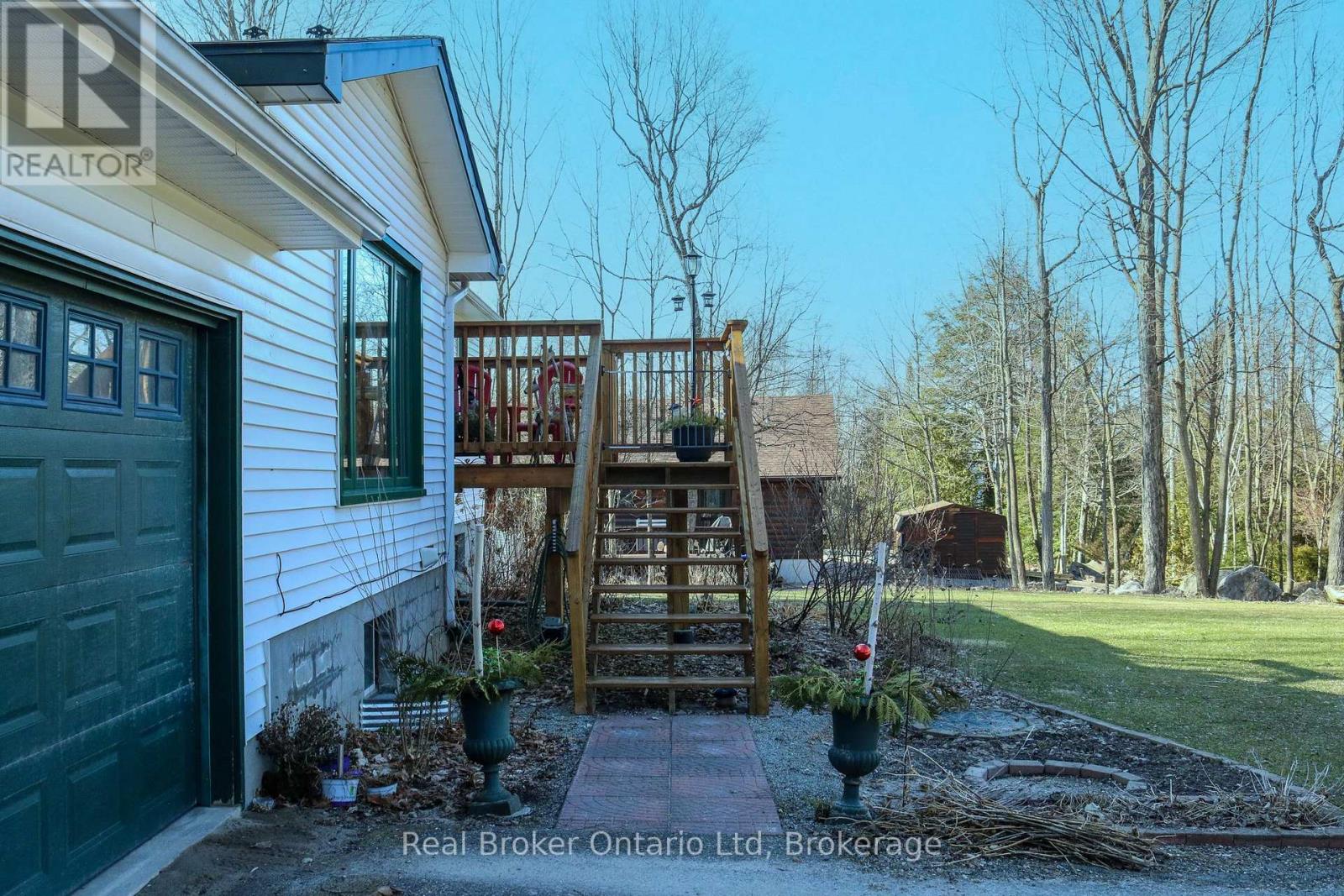 14 SENECA CRESCENT - 4