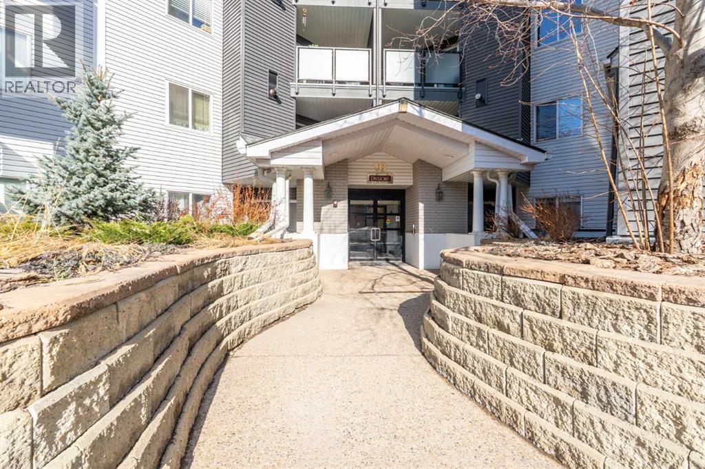 Single Family House for Sale in   Sierra Morena Mews SW Signal Hill Calgary 