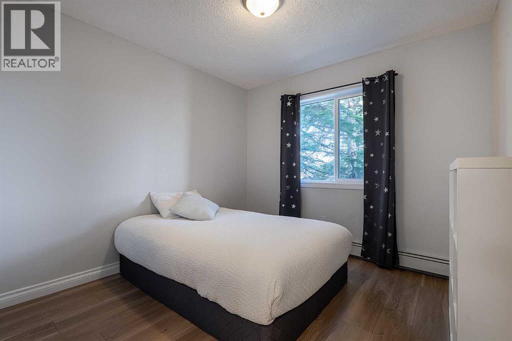 Single Family House for Sale in   Sierra Morena Mews SW Signal Hill Calgary 