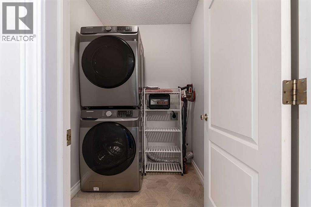 Single Family House for Sale in   Sierra Morena Mews SW Signal Hill Calgary 